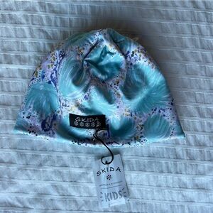 NWT Skida Kids Alpine Hat in Blue and White Floral Print